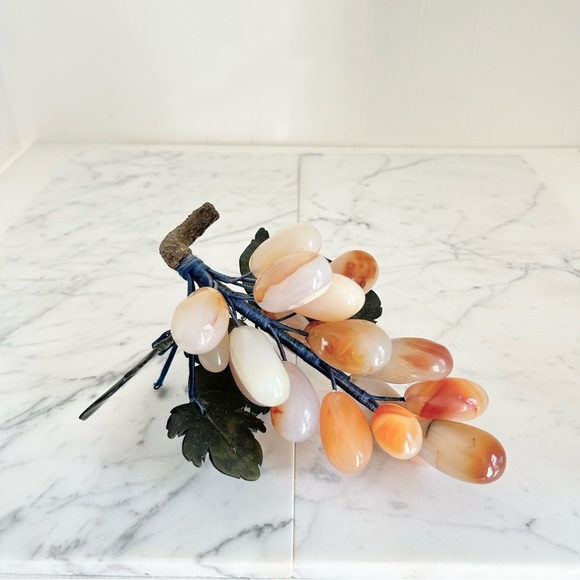 Vintage MCM Fine Chinese Carved Jade Leaves & Carnelian Agate Grape Cluster - Picture 5 of 6